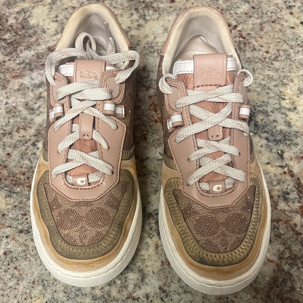 Coach Women's major color and Tan Signature Court Sneakers size 6.5B